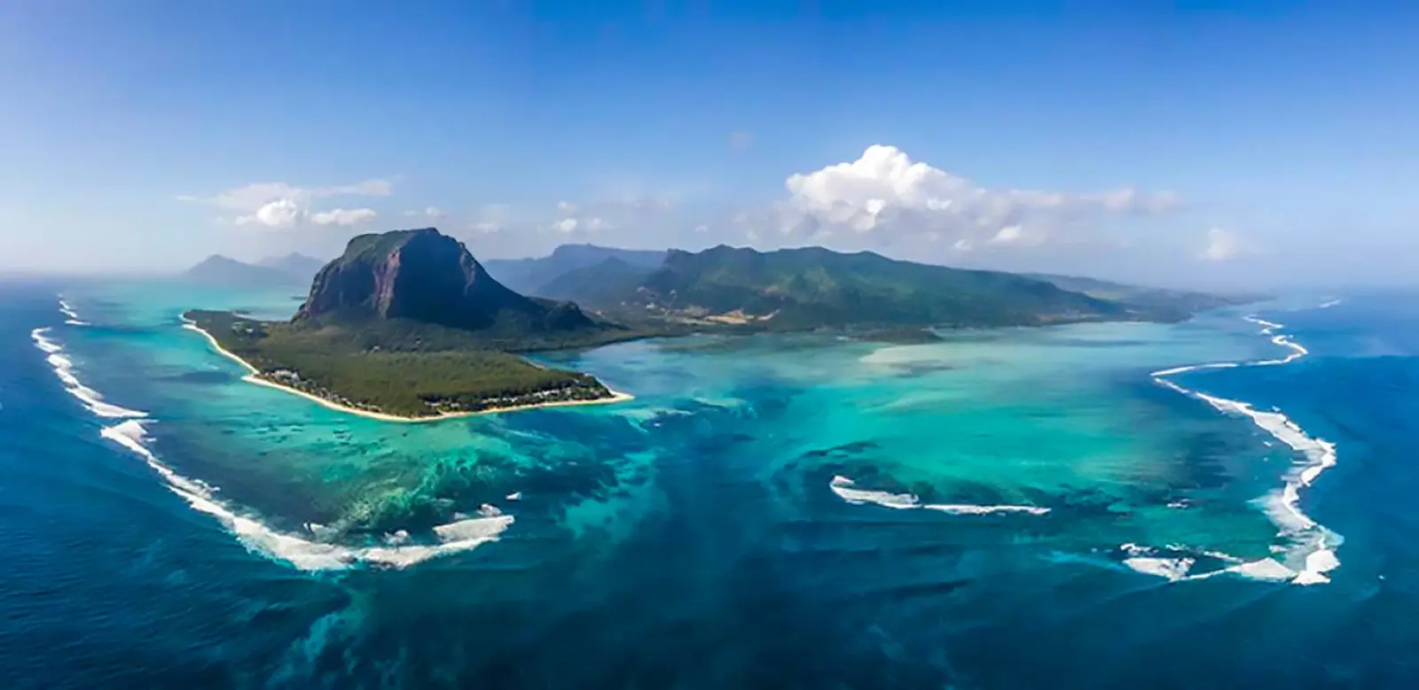 Mauritius Under water waterfall (optimised)